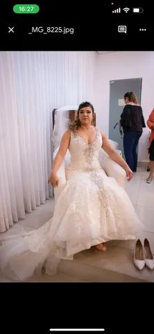 Vestido elegante e moderno,bordado dê Swarovski - Foto 4