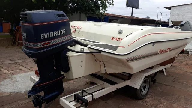 Ventura 23 pés evinrude V6 pro 225hp