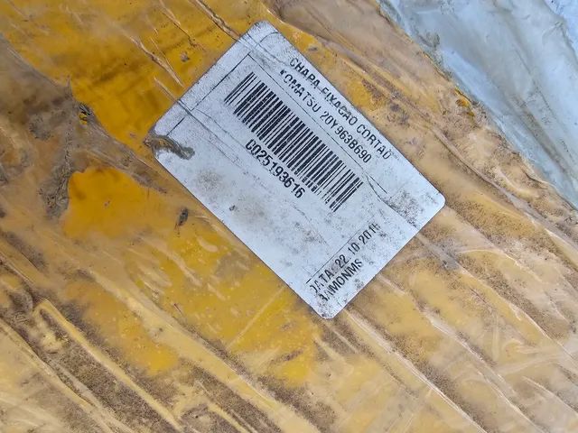 Trator escavadeira komatsu chapa fixação manta borracha nova original  20y963b690 - Foto 2