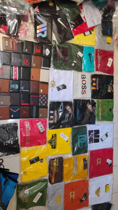 *Promoção* valida ate acaba estoque? <br><br>1 carteira<br>1 camisa <br><br>45$?