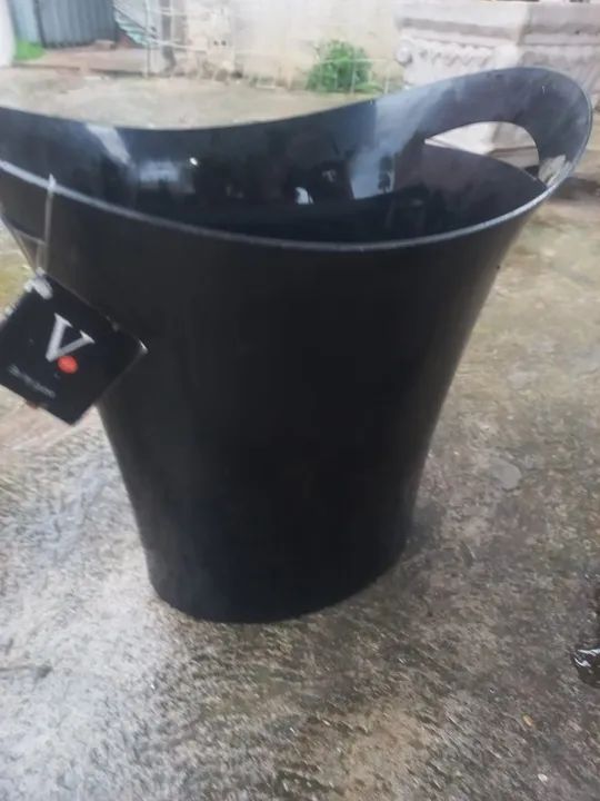 Lixeira de plástico preta para comércio, escritório e residência