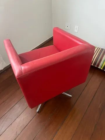 Poltrona giradoria couro vermelho - Foto 2