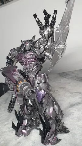 Figure Shockwave Transformers 22cm transforma em tanque KO