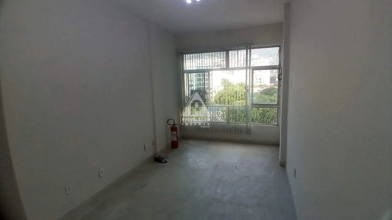 Sala Comercial de frete a Praça Saenz Pena. - Foto 12
