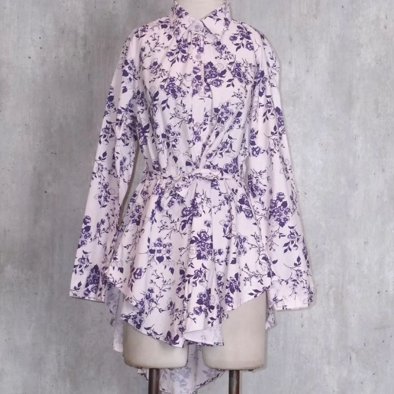 Chemise curta com laço manga longa - Foto 3