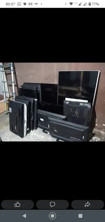 Lote de TVs com tela quebrada  e placas de TV 