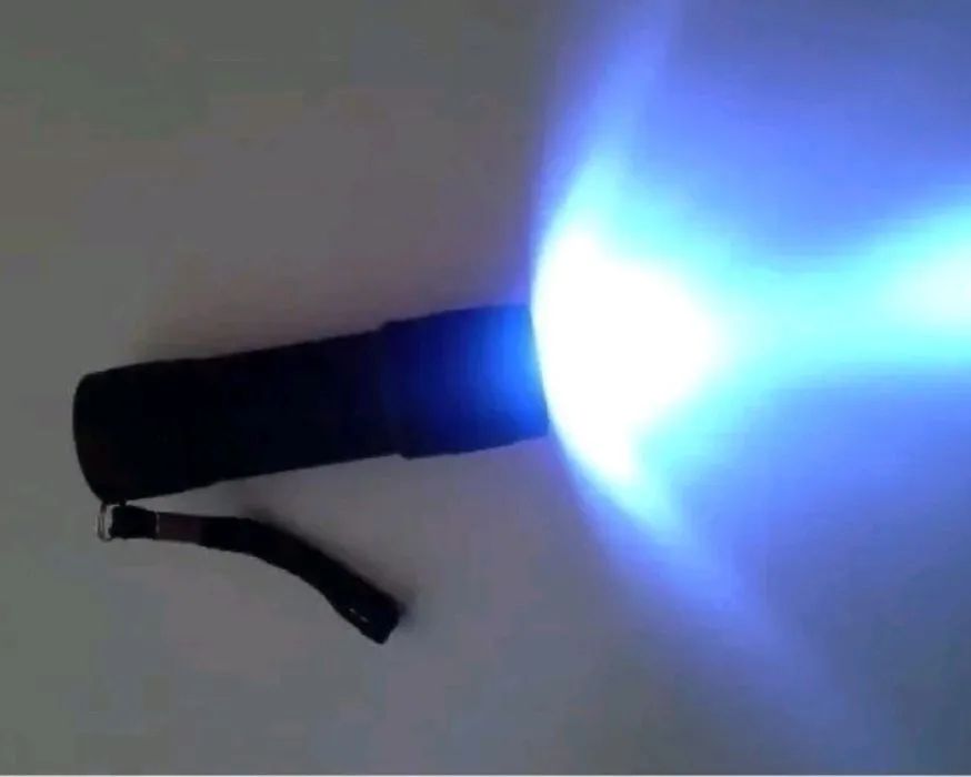 LANTERNA SOBREVIVENCIA A PROVA DE AGUA A PILHAS