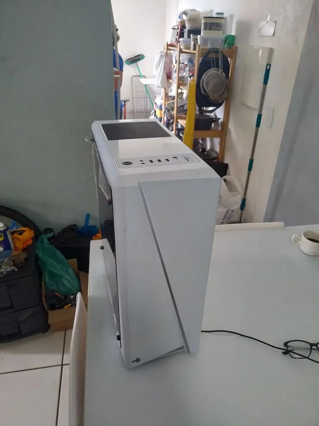 Gabinete de computador branco