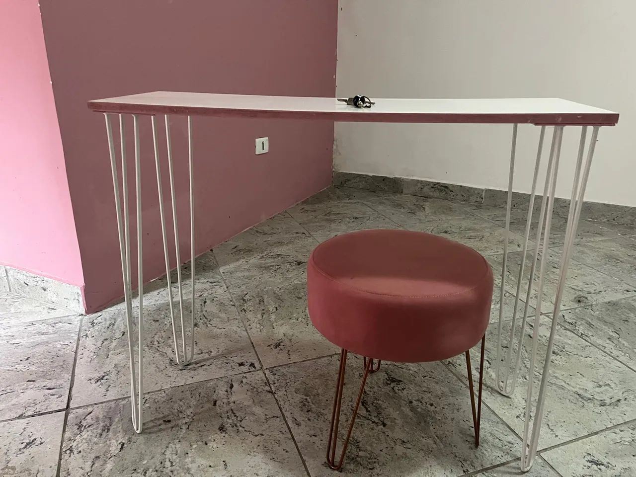 Mesa de Canto Branca com Pés de Aço - Foto 2