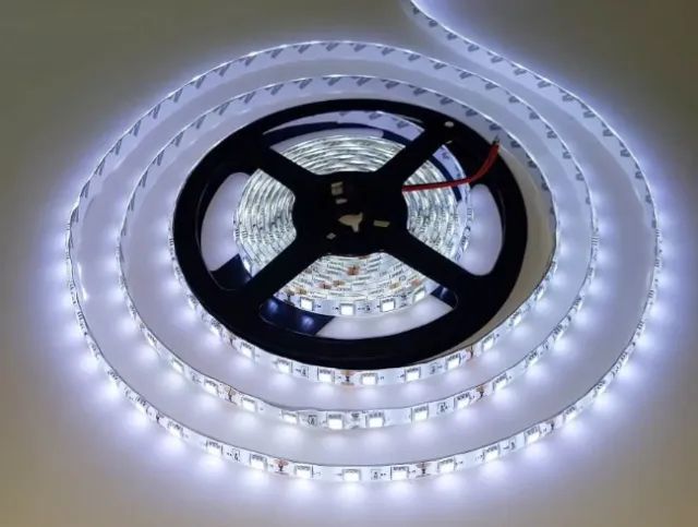 Fita Led branca 5 metros - Foto 4