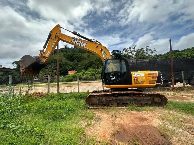 Escavadeira JCB JS200 2015