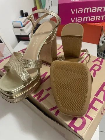 vende-se sandalia na cor dourada - Foto 4