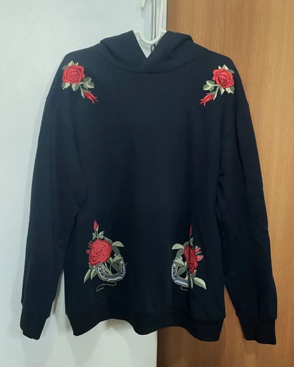 Zara - Moletom com Rosas