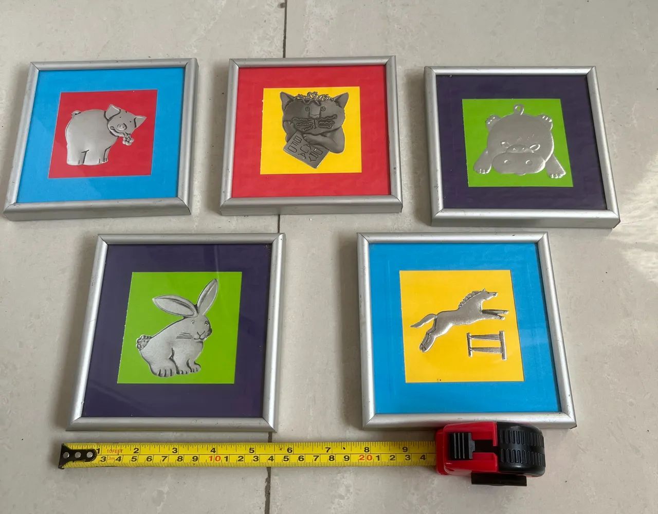 05 quadros moldura prateada e vidro infantil decoração  - Foto 3