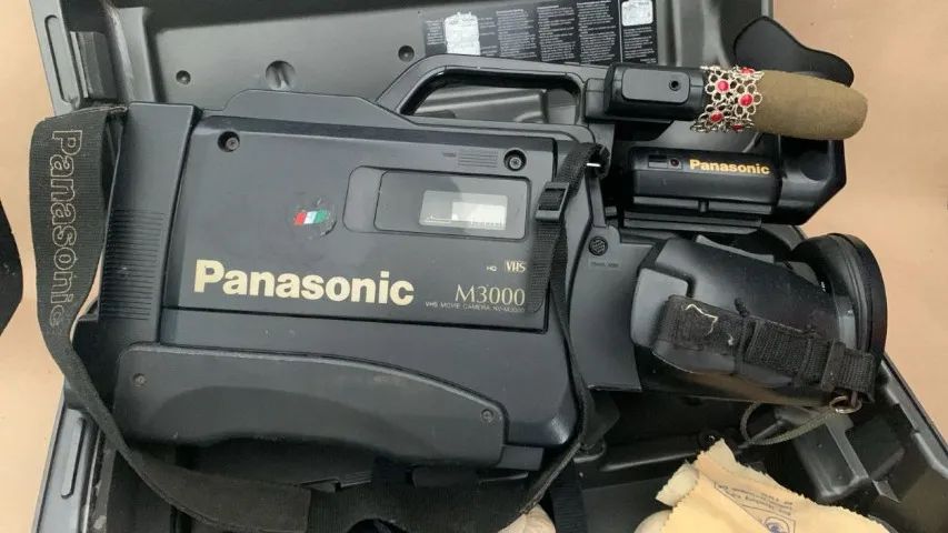 ANTIGA FILMADORA PANASONIC M3000 VHS, ANALOGICA,NAO FOI TESTADA, SEM GARANTIAS, ACOMPANHA  - Foto 4