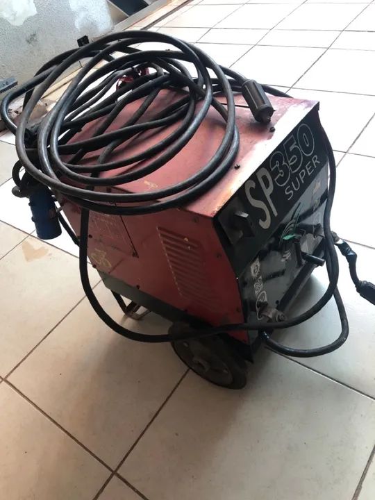 VENDO MÁQUINA DE SOLDA ELETROMEG 350amp COM CABO - Foto 2