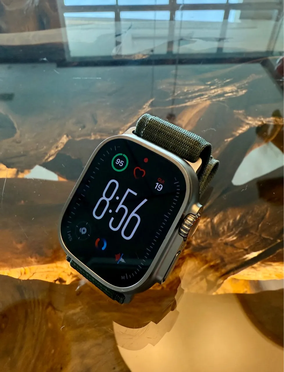 Apple Watch Ultra - Titanium, GPS + Cellular