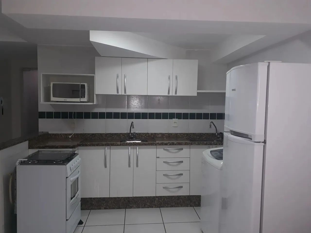 Apartamento Mobiliado de 2 Dormitórios no Bairro Centro de Blumenau - Foto 2