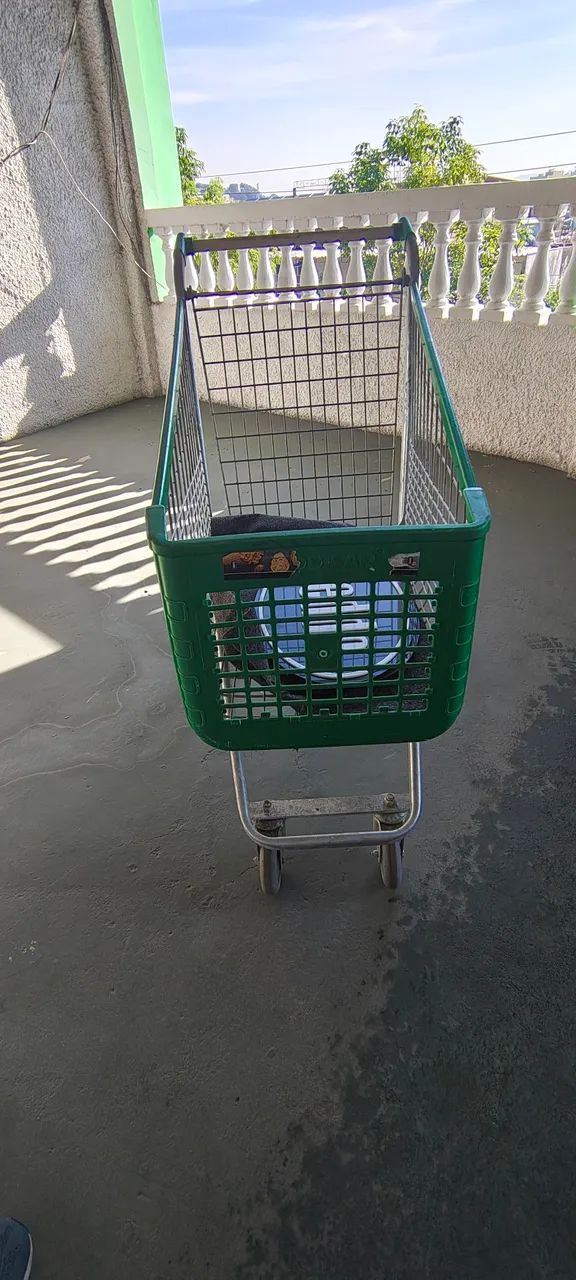 Carrinho de compras em ótimo estado