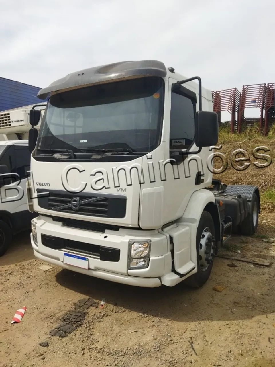 Volvo VM 330 Leito 4x2 ano 2013