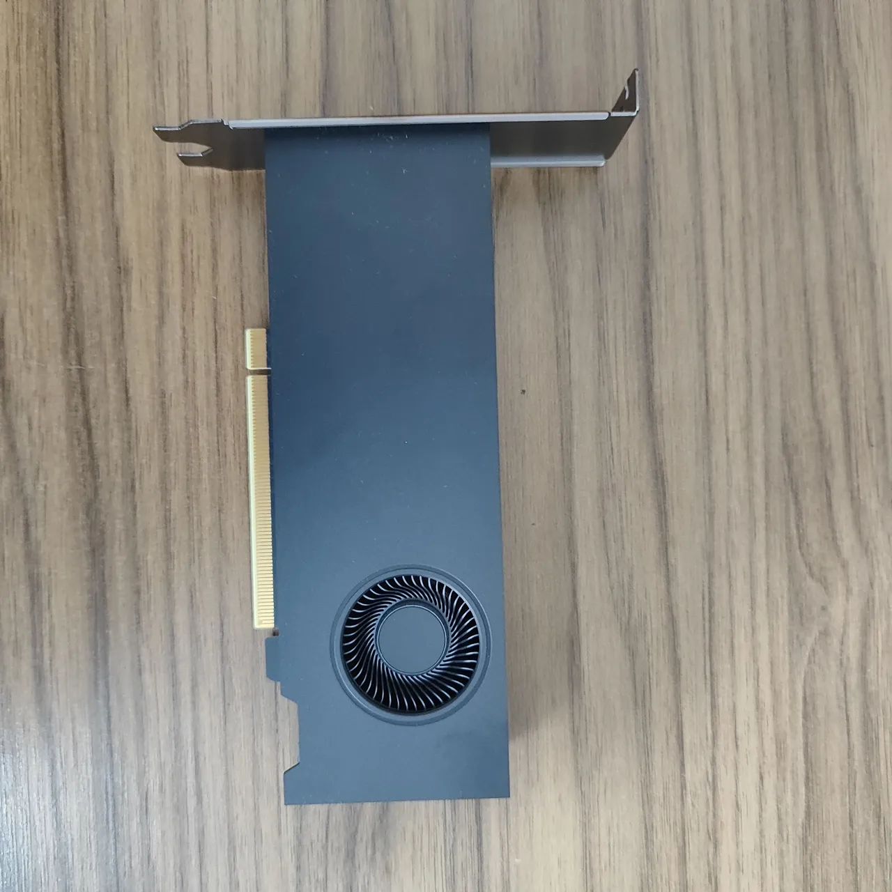 Nvidea Quadro RTX 2000 Ada Generation 16GB para IA (nova) 