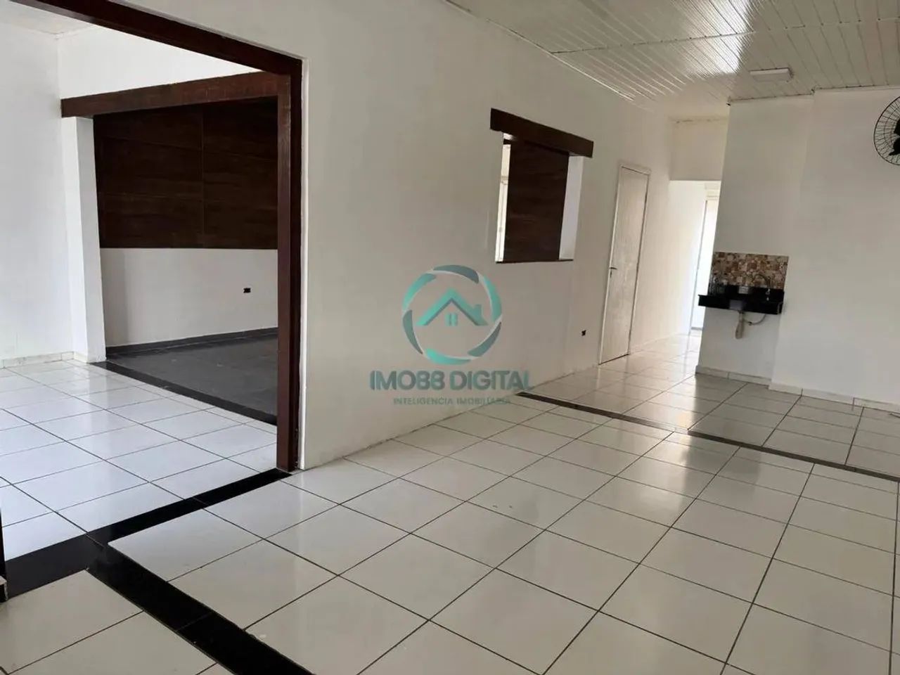 PONTO COMERCIAL COM TRÊS BANHEIROS