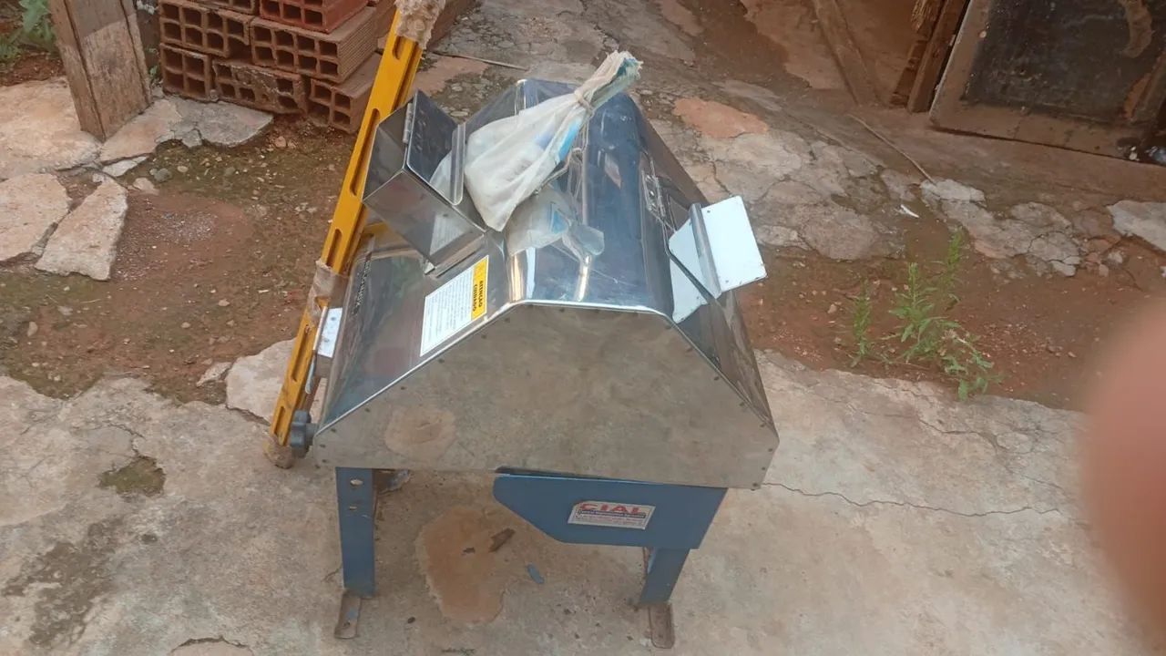 Máquina de moer cana e máquina de abrir massa de pastel