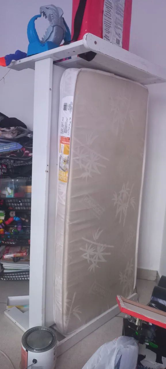 Cama infantil com colchão 
