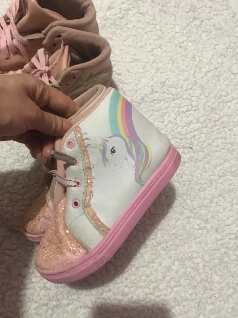 As duas por 30,00 botinha infantil num 27