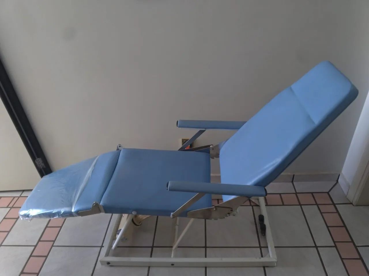 Cadeira Portátil, Dobrável, para Clínica Móvel,  Estética,  etc - Foto 4