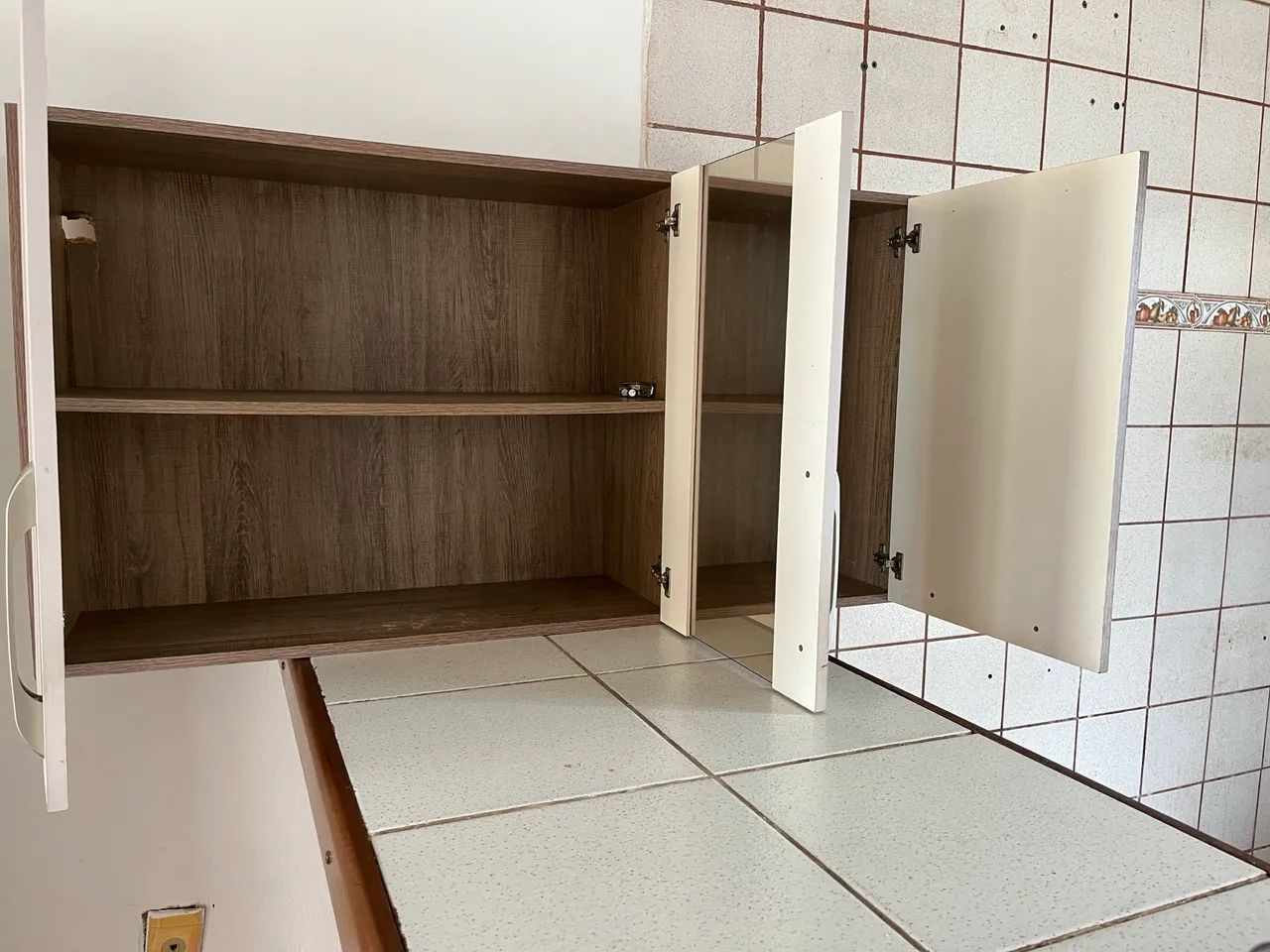 Armário suspenso de parede64352681037826122