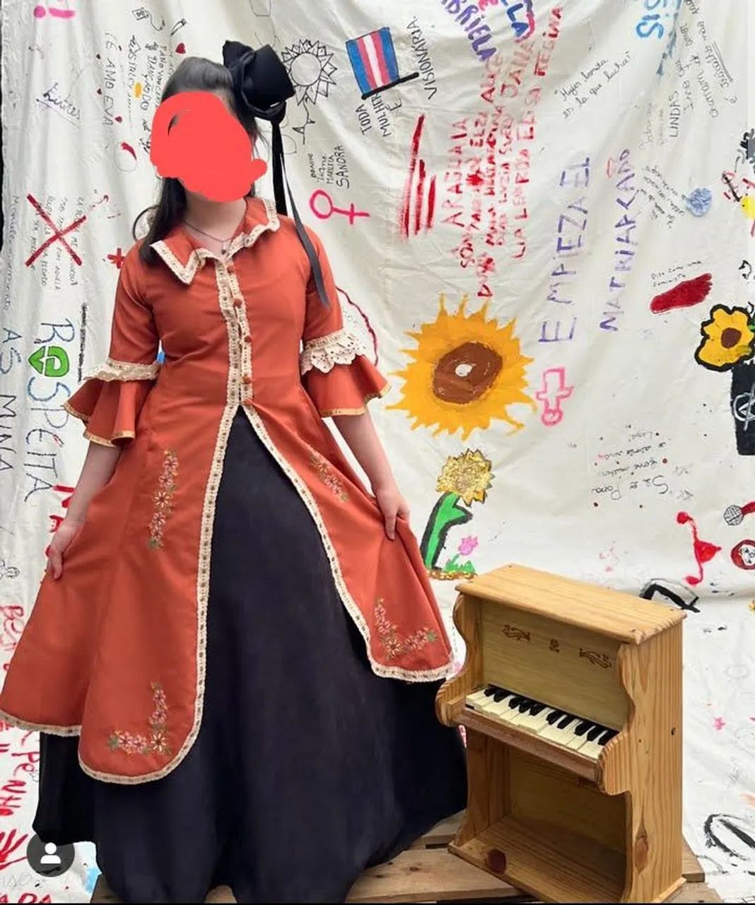 Conjunto de prenda (capa +saia) - Foto 2