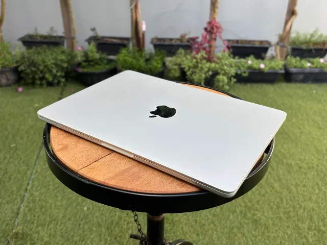 MacBook Air M2 - 16 GB RAM / 256 GB SSD - Prata - Novo