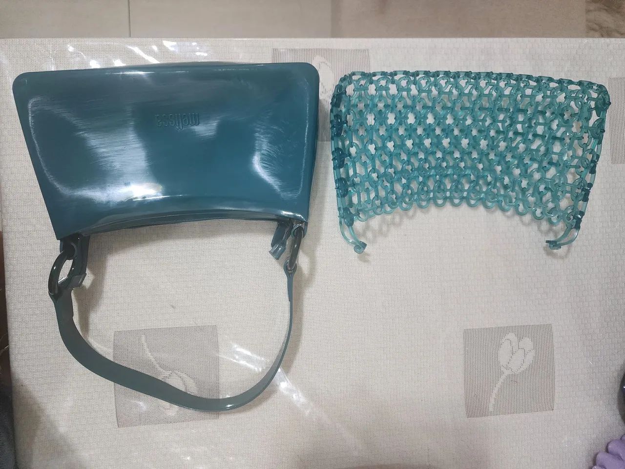 melissa hoop bag no site 289,90 e aqui 180,00 - Foto 3