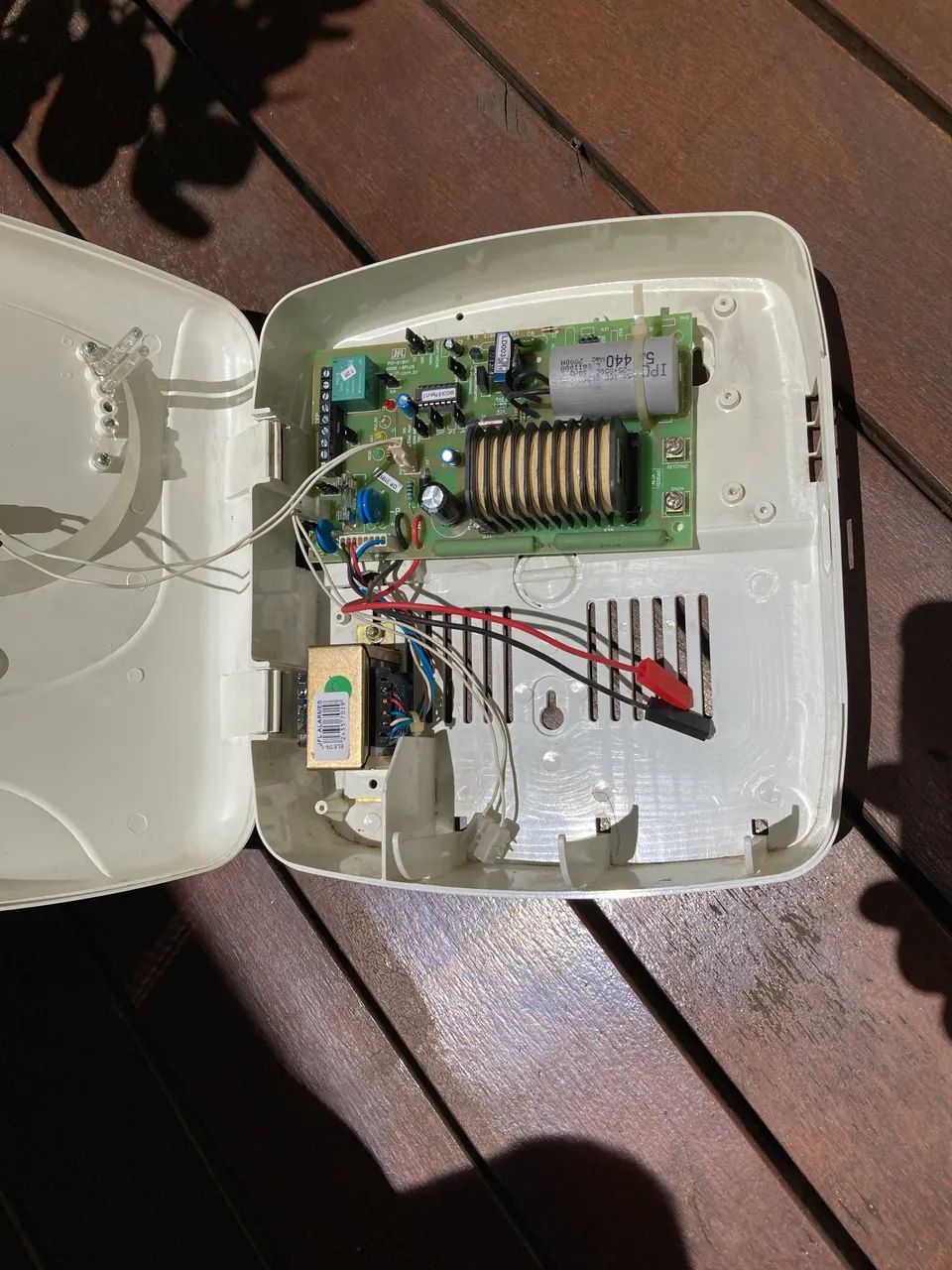 Eletrificador de cerca elétrica JFL Shock 8 Plus - Foto 5