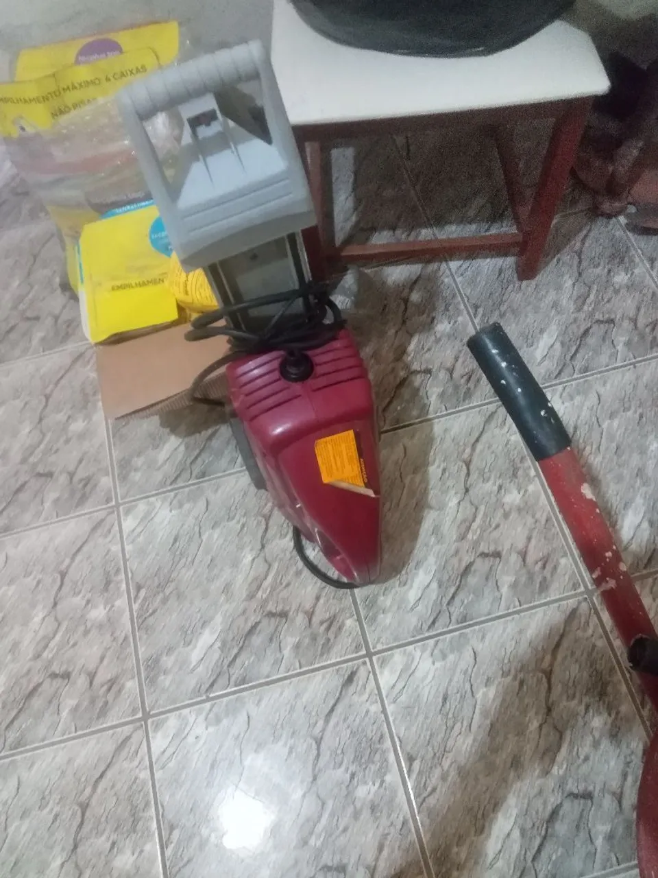 Vassoura Elétrica para Limpeza - Ideal para sua casa!