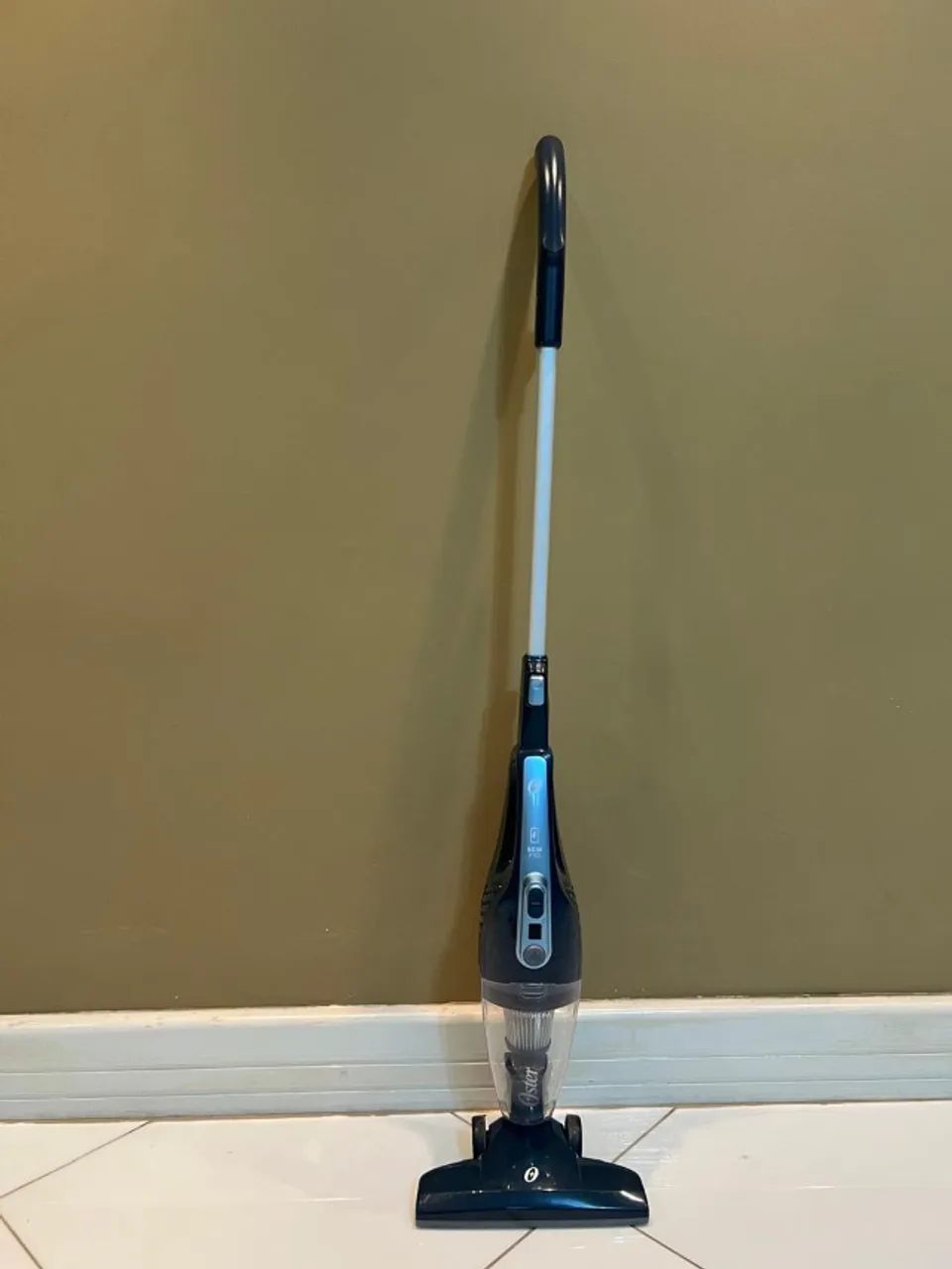 Aspirador de Pó Sem Fio Azul Oster Bivolt - Foto 2
