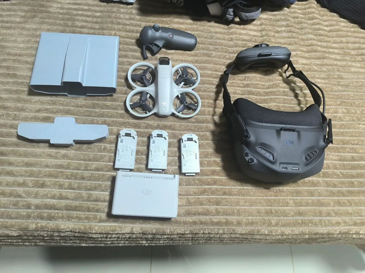 Drone DJI NEO com óculos GOOGLES N3 e acessórios