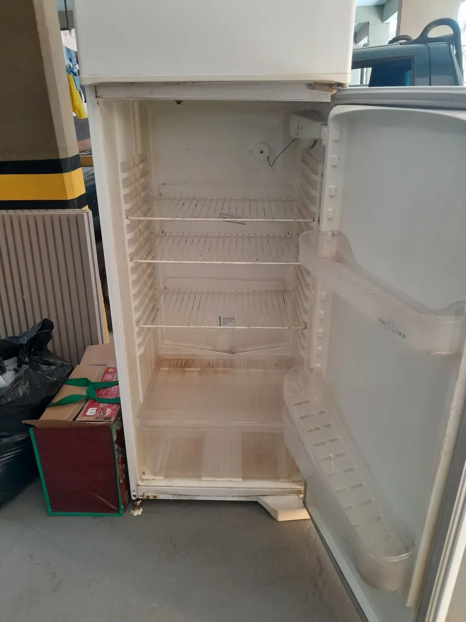 Geladeira usada em bom estado