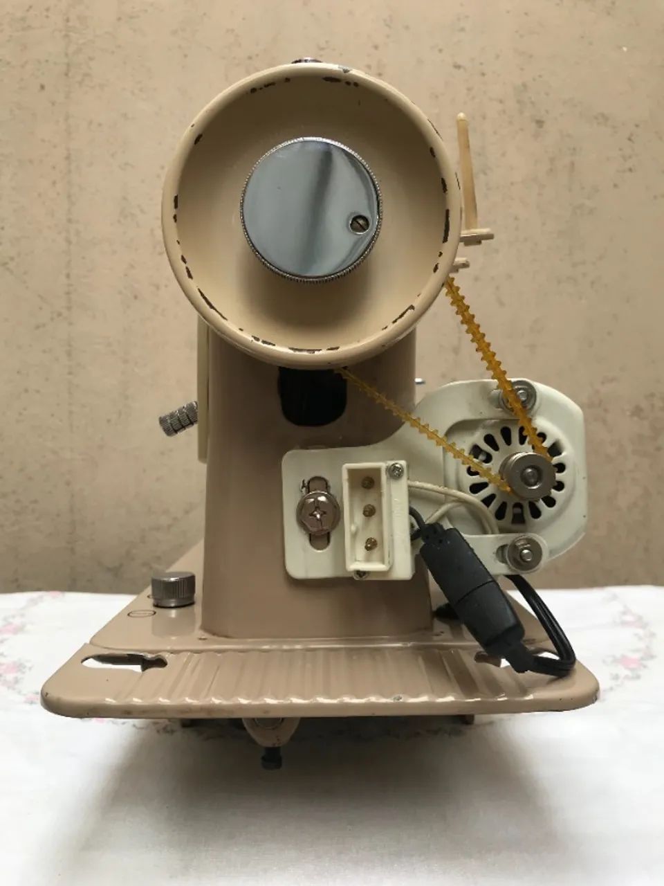 Máquina de Costura Elgin Zig Zag Z14 - C/ Motor e Pedal - Excelente Estado  Toda em Ferro - Foto 3