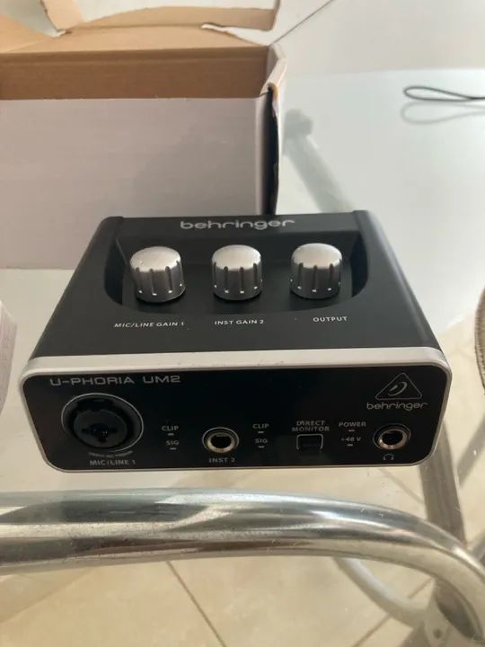 Interface de áudio Behringer U-phoria UM2
