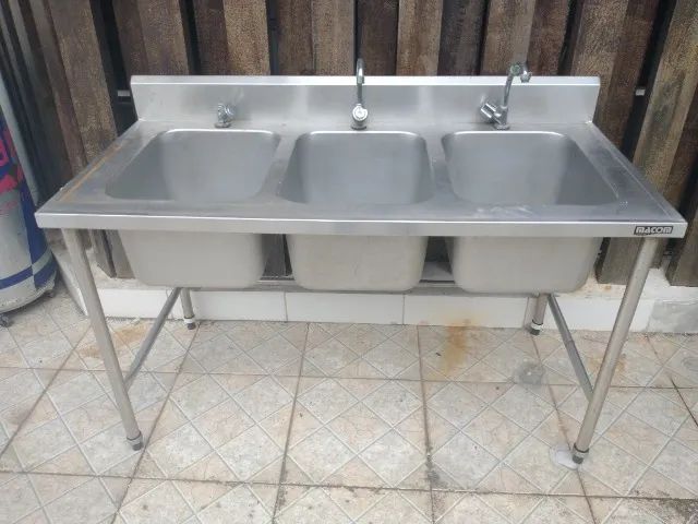 Pia industrial  MACOM 03 cubas em aço inox.