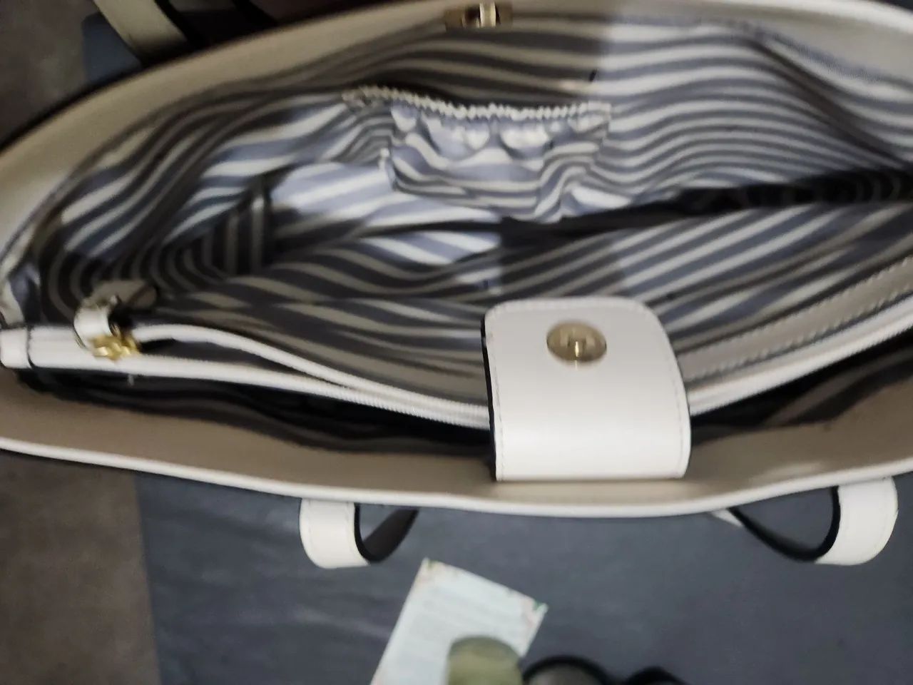 Bolsa de Ombro Jasper Conran Preta com Detalhes Dourados - Foto 3