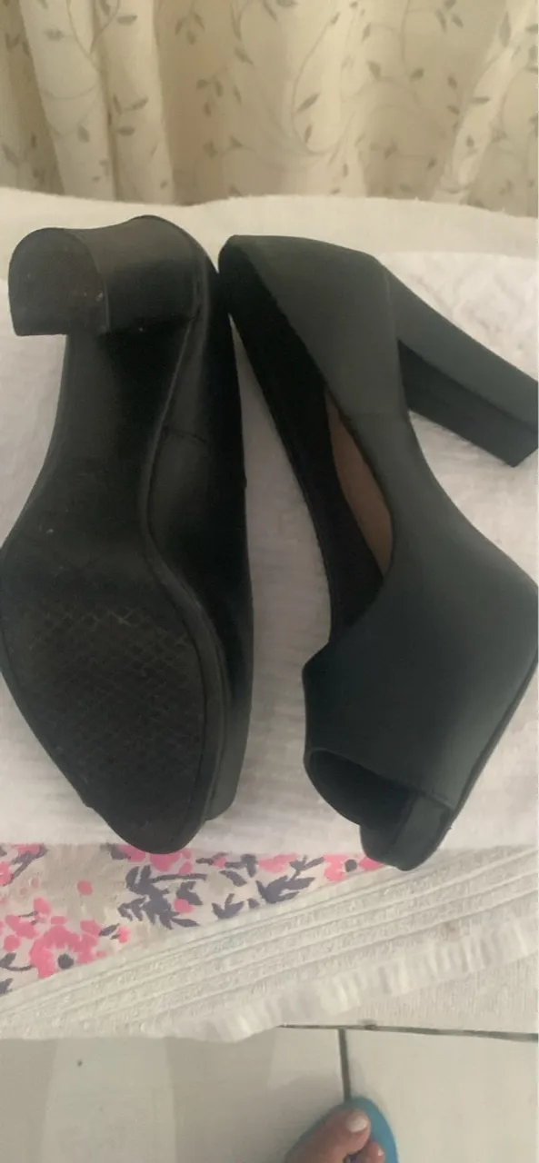 Scarpin Salto Bloco Preto - Elegância e Conforto