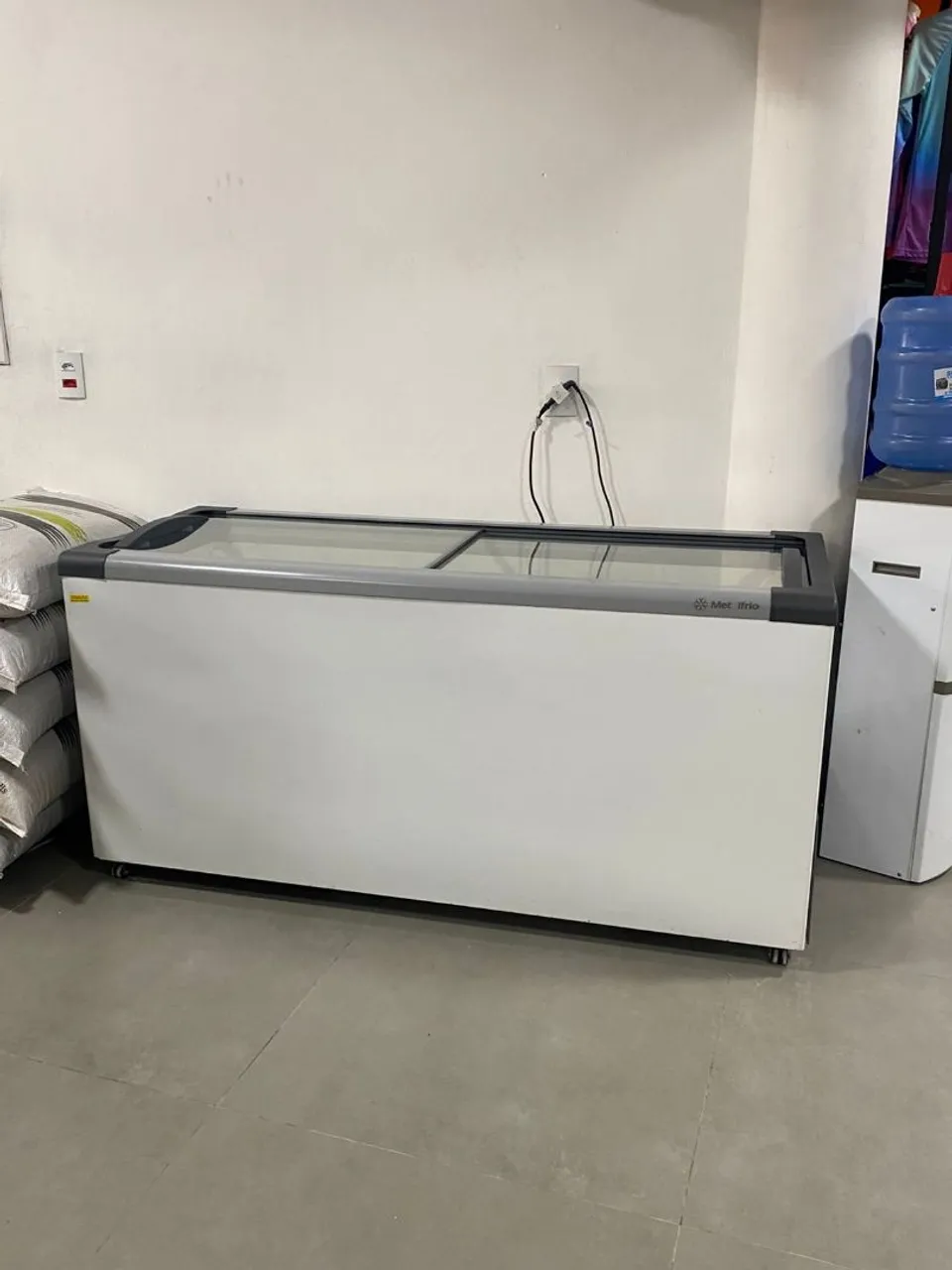 Freezer horizontal Metalfrio 405 litros 110v