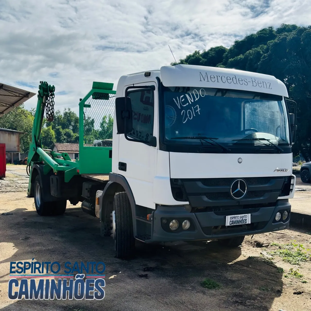 Poli-Guindaste Mercedes-Benz Atego 2017