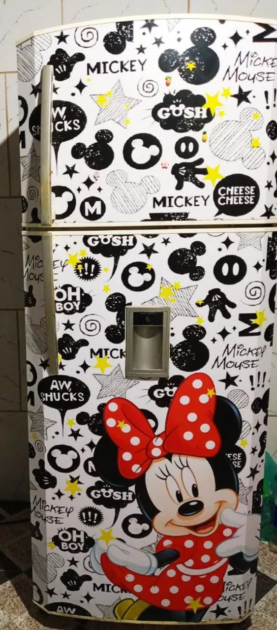 Geradeira funciona tudo.