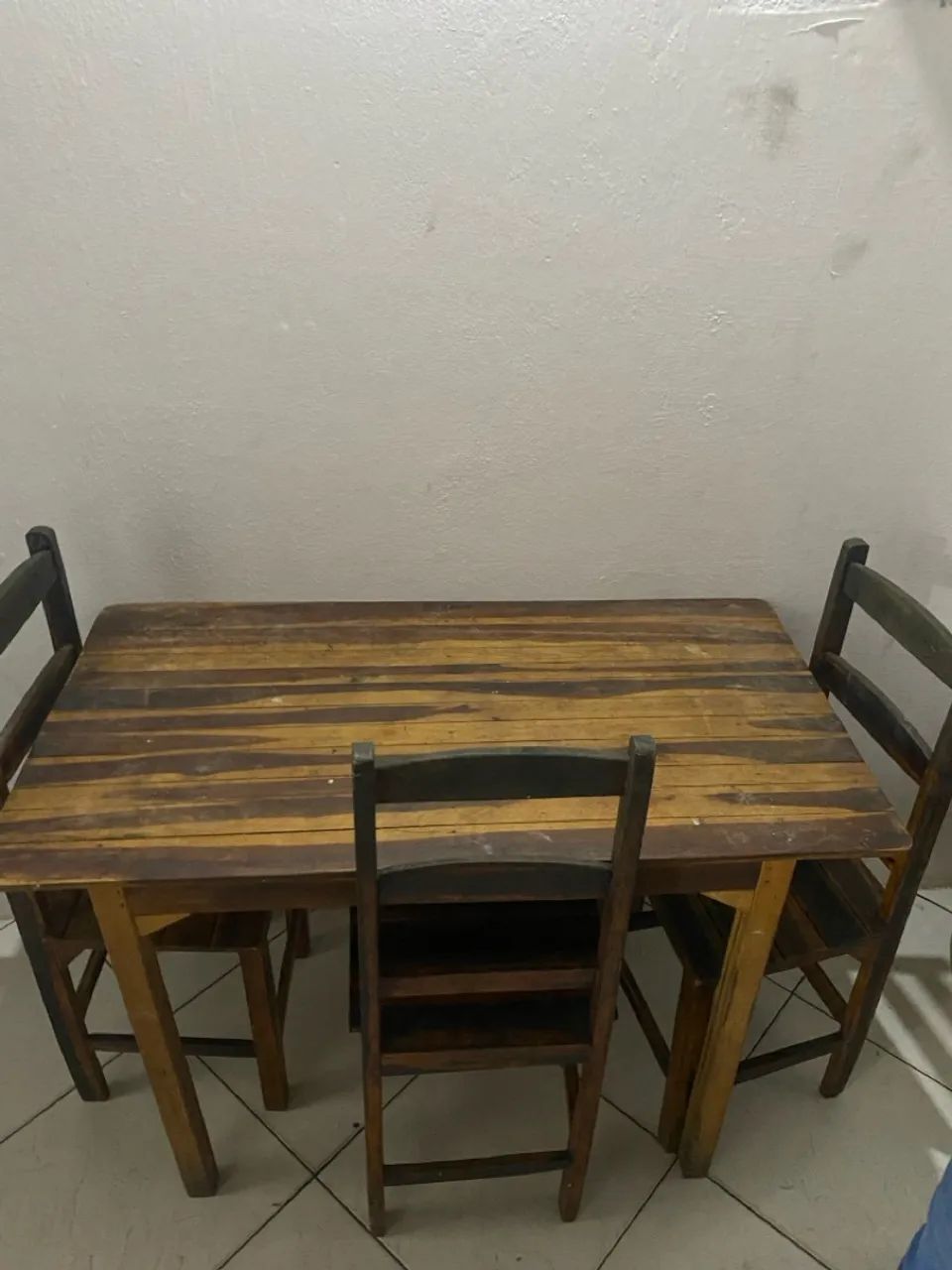 Mesa de madeira para 4 pessoas - Foto 3
