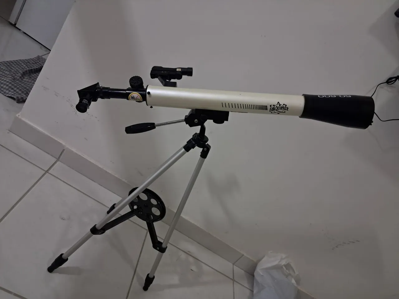 Telescópio Edu Science para Observação Astronômica