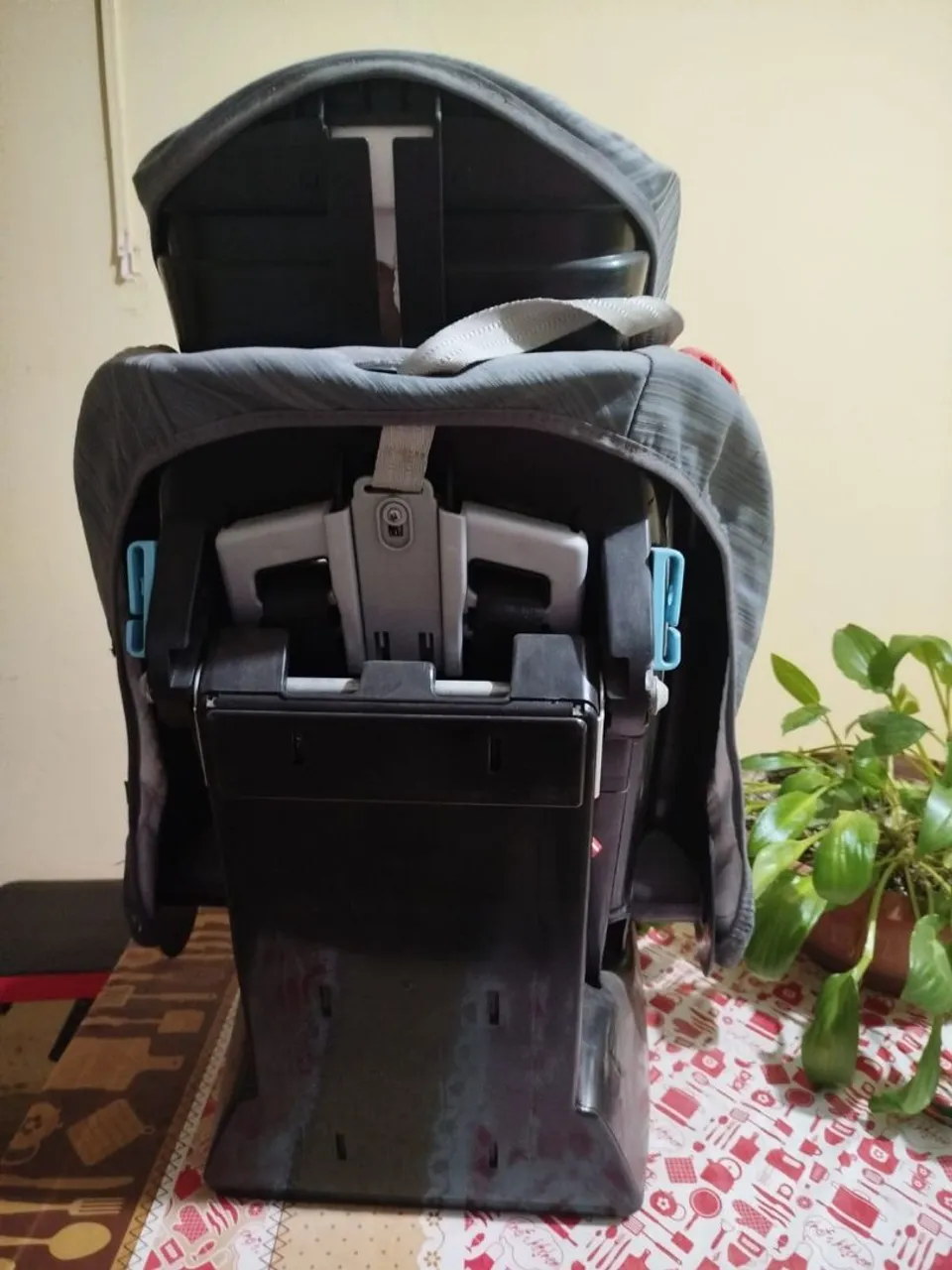 Cadeirinha pra criança para veículo..